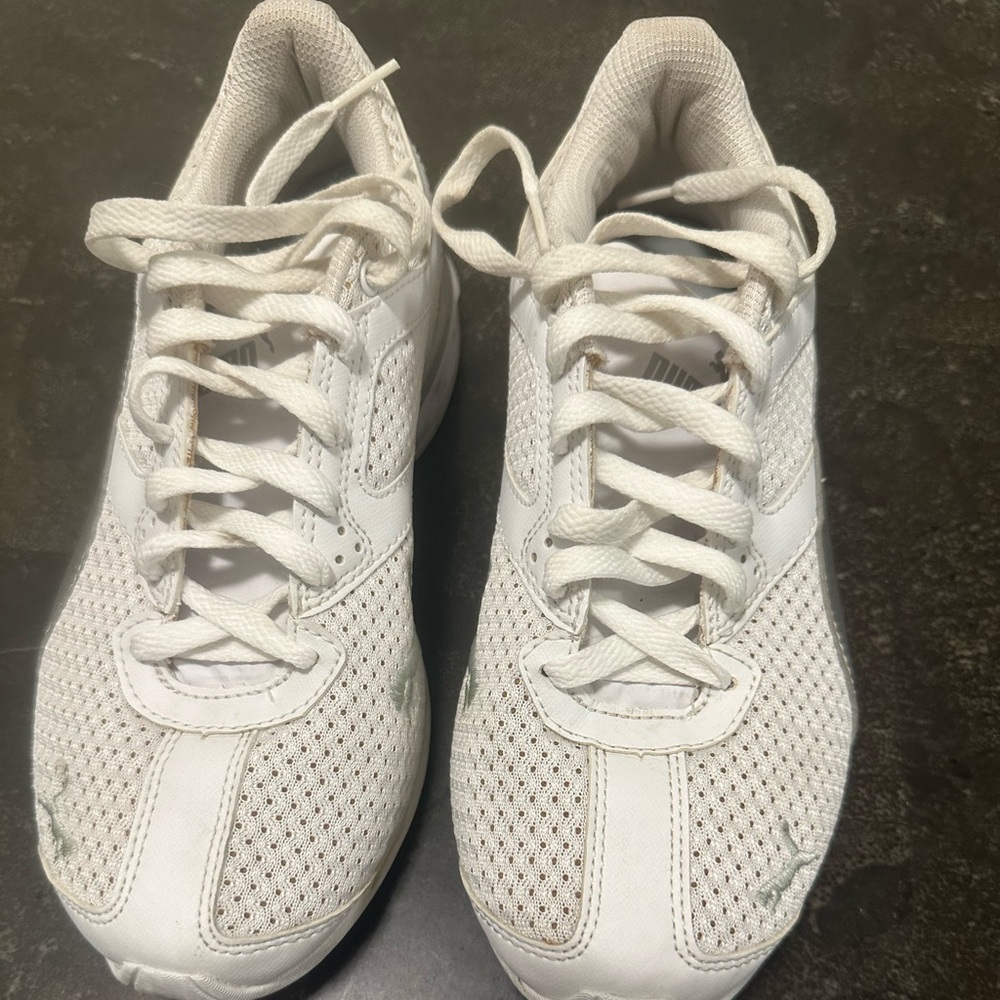 Women size (7 ) White and Grey Puma sneakers